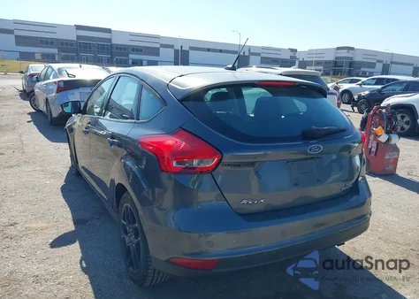 2016 Ford Focus Se z USA, uszkodzony, nr VIN 1FADP3K27GL379249
